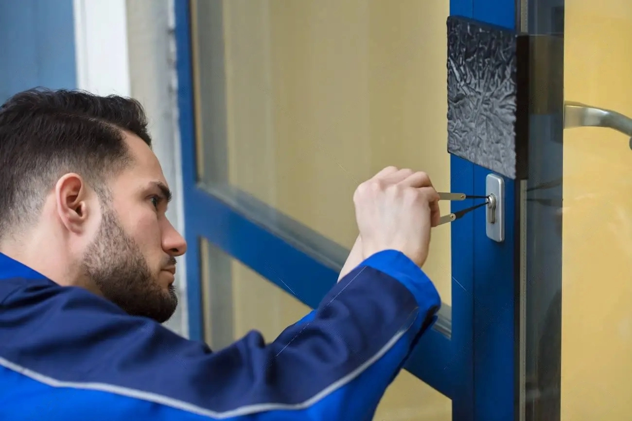 Ouverture fine d'un cylindre de porte